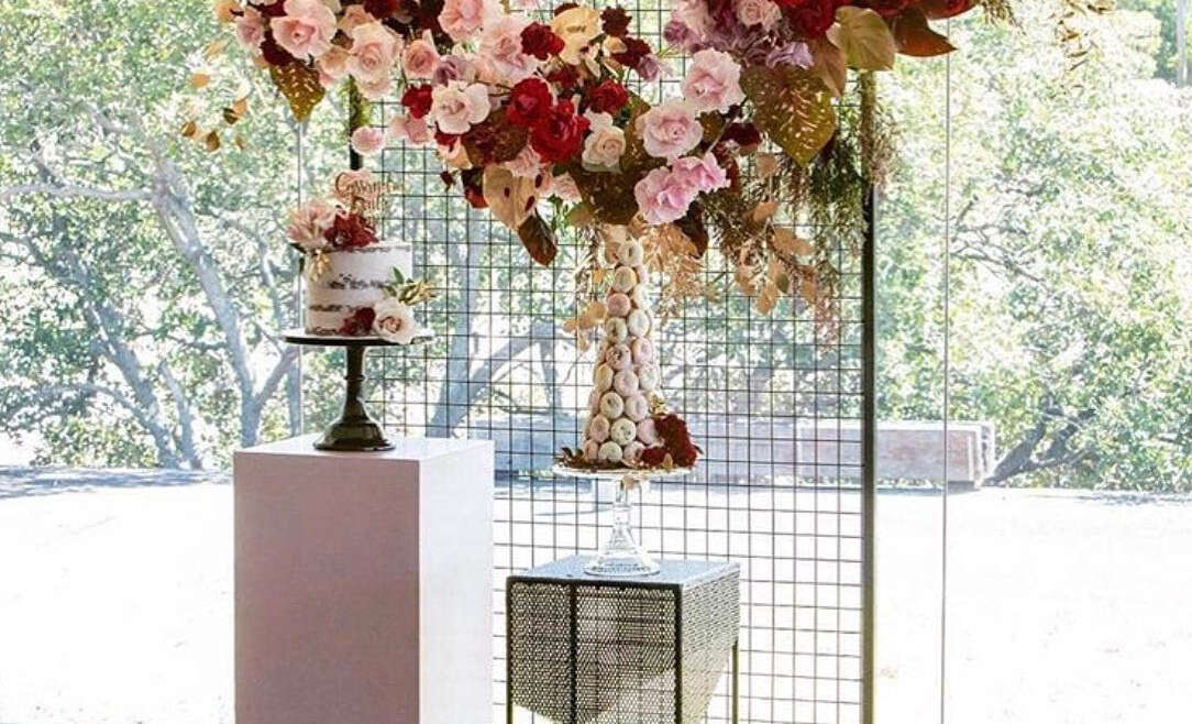 Kang Tri menyewakan aneka dekorasi untuk berbagai acara seperti resepsi pernikahan dan lain-lain. Dapatkan promo khusus, hanya Rp200-300k /item /hari.