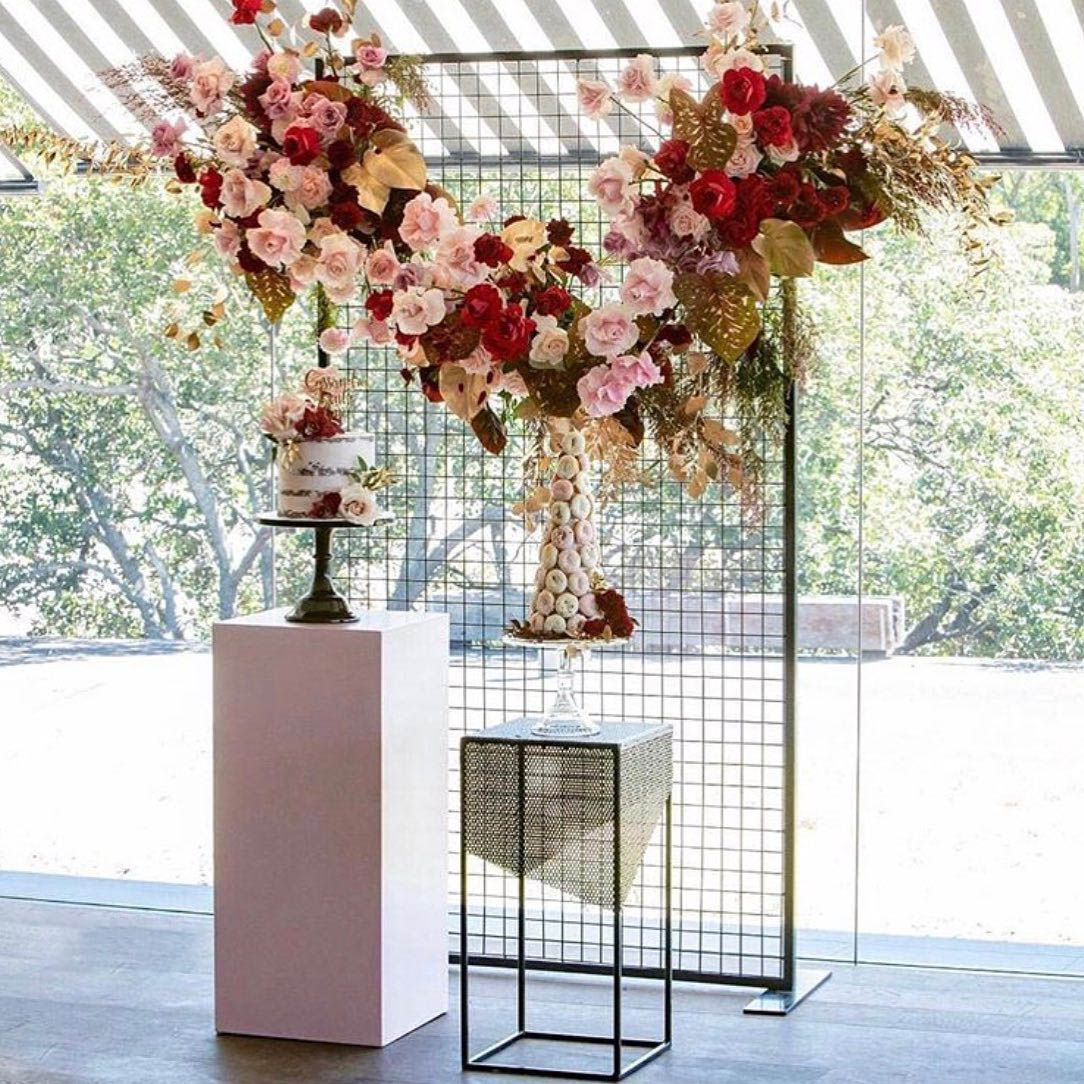 Kang Tri menyewakan aneka dekorasi untuk berbagai acara seperti resepsi pernikahan dan lain-lain. Dapatkan promo khusus, hanya Rp200-300k /item /hari.